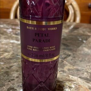 Bath and Bodyworks Petal Parade Body Spray ( Discontinued)